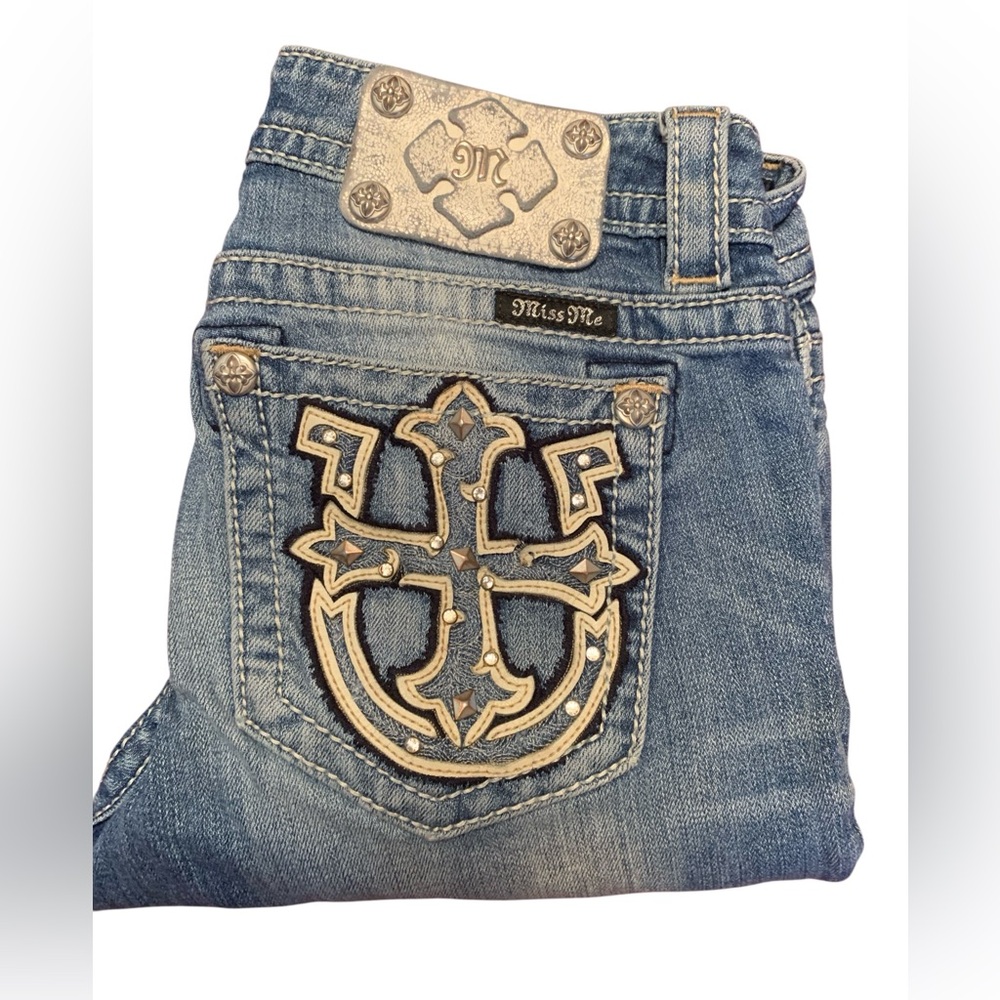 Miss Me Woman’s Denim Blue Jeans Embellished Cross Signature Straight Size 27